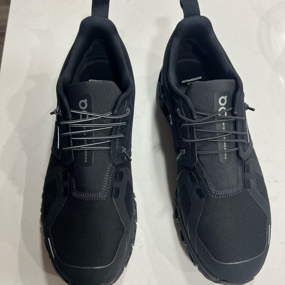 On Running Women’s Black Cloud 6 Waterproof Shoes - Picture 7 of 8